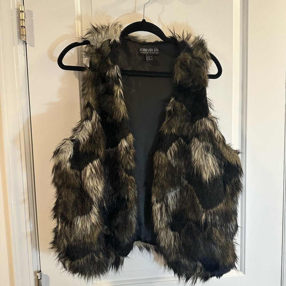 Forever 21 Plus Faux Fur Vest in Black Multi